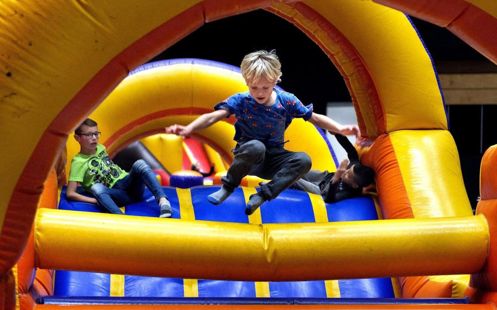 Foto bij Mega Indoor Springkussen Festival
